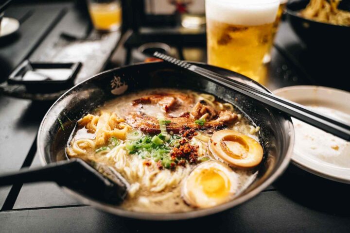 Ngaku Dirampok dan Babak Belur, Manajer Toko Ramen Ini Ternyata Tonjok Diri Sendiri Demi Uang Judi!
